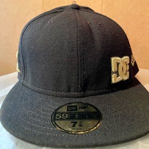 Men’s New Era DC SnapBack Hat - size 71/8
